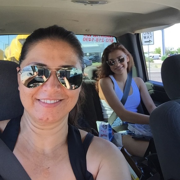 Meet your Posher, Ines - Picture 1 of 1